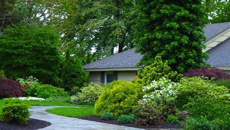 This cute block gardening provides an interesting dimension to vivid wall gardens are attractive, innovative, and are major front yard features. Front Yard Landscaping Ideas (12 Tips for Success from a ...