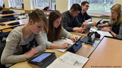 deutsche schüler lernen zu wenig mit dem computer dw deutsch lernen