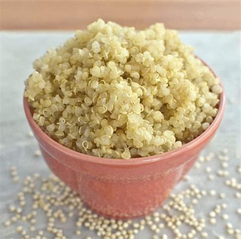 La quinoa (también llamada quínoa o quinua) es una semilla con algunas características parecidas a las de los cereales por eso se dice que es un pseudocereal y aunque su forma de cocción se asemeja mucho a la del arroz hay que tener algunas precauciones a la hora de cocinarla. Domestic Details: How To Cook Perfect, Fluffy Quinoa ...