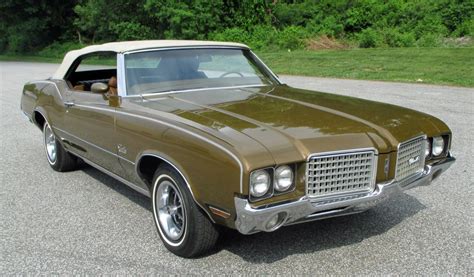 Shiny Gold 1972 Oldsmobile Cutlass Supreme Convertible