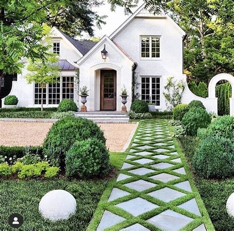 Pin By Joanna Joyce On H O M E S Exterior Home Landscaping Landscape