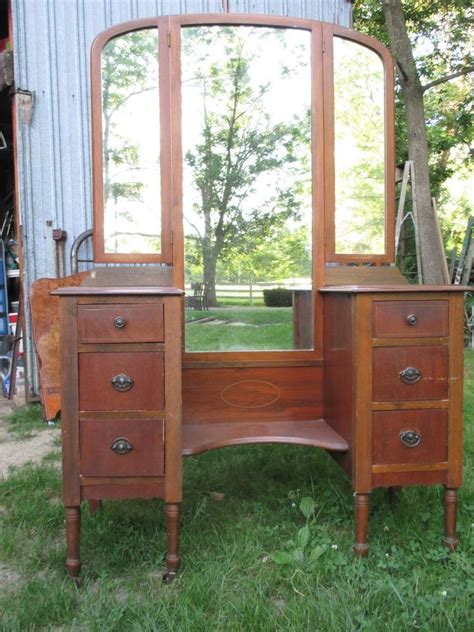 Our furniture are built to last and are. VINTAGE VANITY DRESSER TRI FOLD MIRRORS WOULD BE GREAT TO ...
