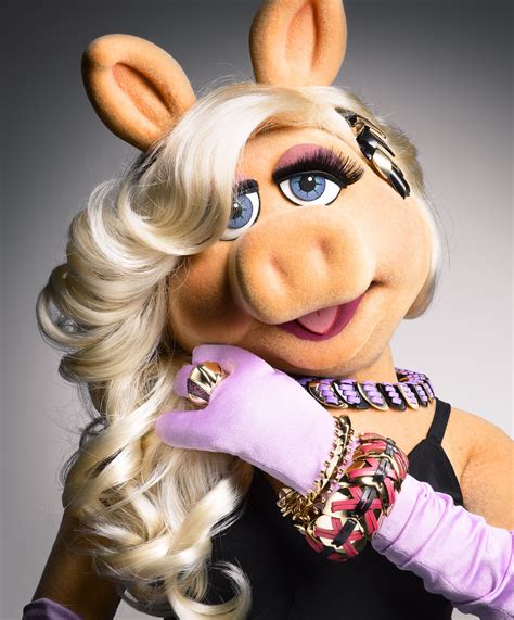 The 5 Style Commandments Miss Piggy Swears By En 2020 Cerdita Peggy