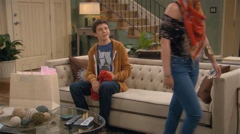 Picture Of Nick Robinson In Melissa And Joey Season 2 Nick Robinson