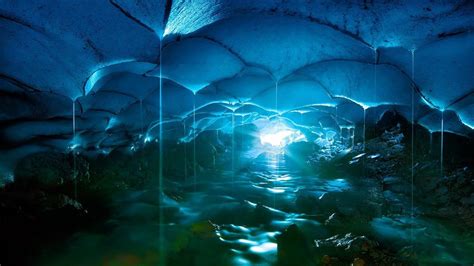 Inside An Ice Cave In Oregons Three Sisters Wilderness Bing Gallery