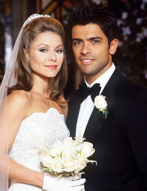 Kelly Ripa And Mark Consuelos A Timeline Of Their Relationship