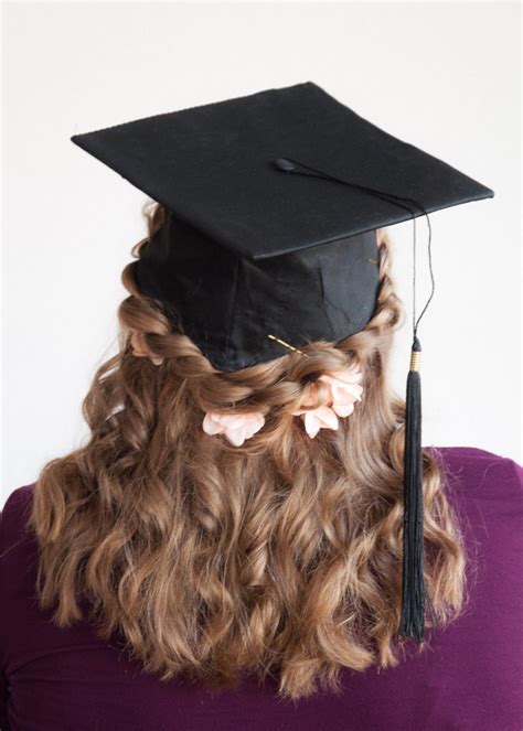 35 Graduation Hairstyles And 3 Hair Hacks To Achieve Them College Compass