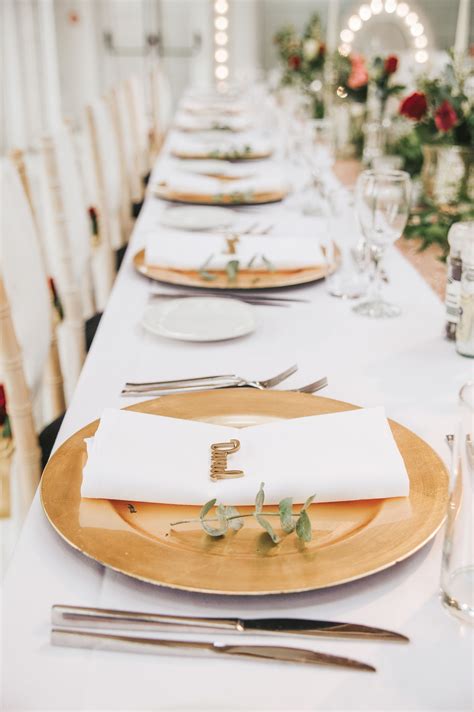 Create A Stylish Wedding Table Setting With Chargers Jenniemarieweddings