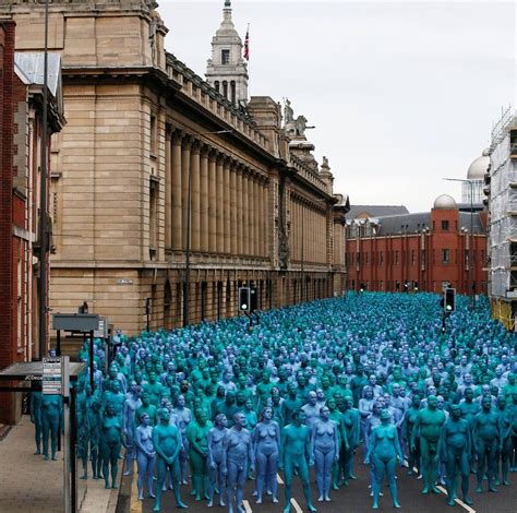 Thousands Strip Naked In Hull For Spencer Tunick Photographs Artofit