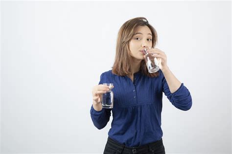 11 Manfaat Minum Air Putih Sebelum Tidur Untuk Kesehatan