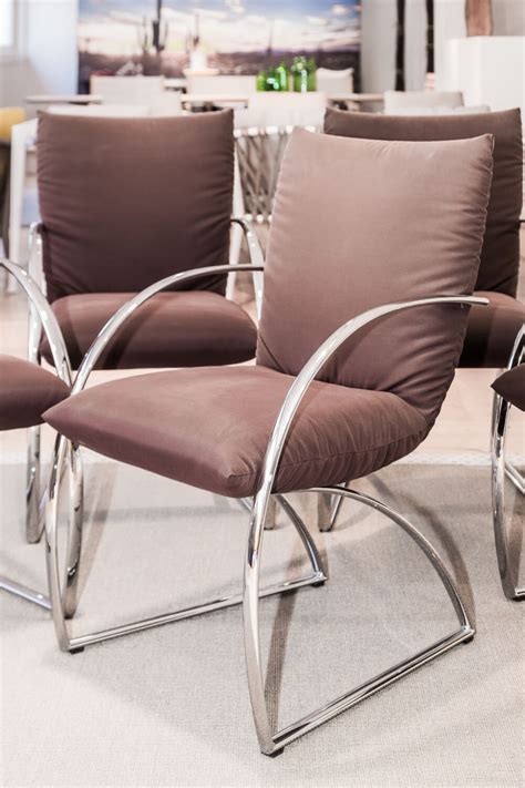 Alle sofas, sessel und stühle werden in handarbeit mit großer bei rolf benz können sie sich ihr neues möbelstück ganz nach ihren vorlieben und räumlichen gegebenheiten zusammenstellen. Stuhl 7600 Stoff Braun - Rolf Benz - Stühle - günstig ...