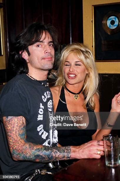 Tommy Lee Bobbi Brown Photos And Premium High Res Pictures Getty Images