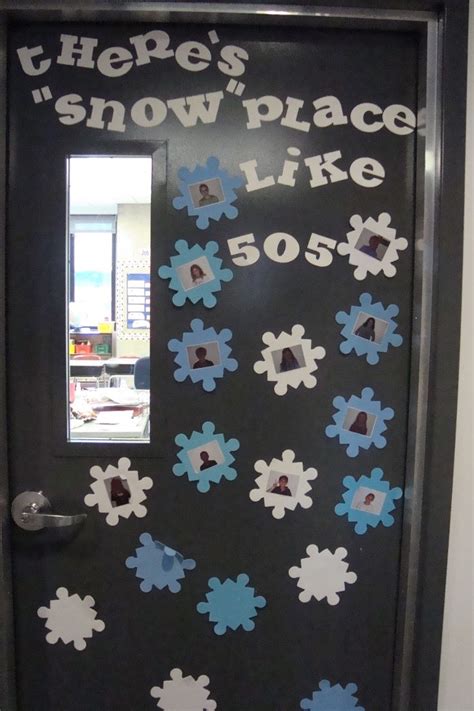 22 christmas door decorations your house needs asap. winter door ideas | ... snow" place like 505, winter door ...