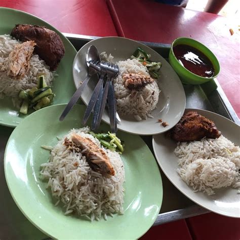 Nasi dagang mok su antara menu yang paling terkenal bagi penduduk di sekitar sungai buloh dan. Nasi Dagang Atas Tol - Kuala Terengganu, Terengganu
