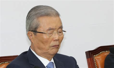 사법시험에 수석 합격하여 1998년까지 검사로 활동하였고, 16·17·18대 국회의원을 지냈으며, 민선6·7기 제주특별자치도지사이다. 元 `진보아류` 비판에… "공부 좀 하고 얘기해라" - 디지털타임스