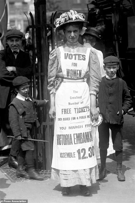 In Pictures Charting Protests By Suffragettes That Daily Mail Online