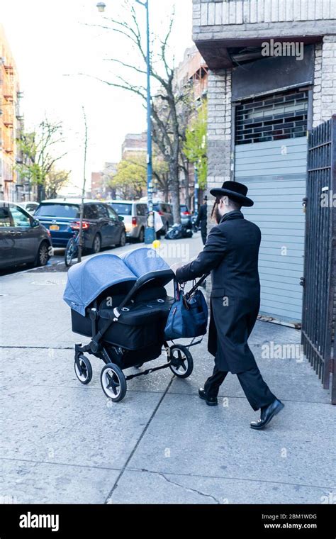 New York Usa May 3 2020 Hasidic Jews In Williamsburg Brooklyn In