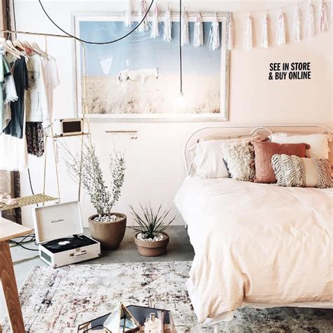 Последние твиты от urban outfitters (@urbanoutfitters). Urban Outfitters bedroom // shop the look: Plum & Bow ...
