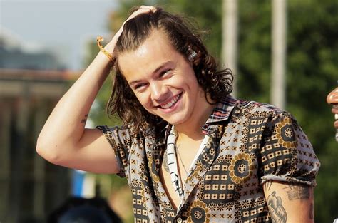 Harry Styles’ Hair Photos The Evolution Of His Hairstyles Billboard