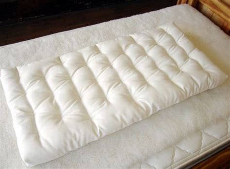 This crib mattress pad is made from 100% fine virgin, untreated wool from a local north carolina farm that has been felted into a plush cover for your little one's mattress. Natural Wool Cradle Bassinet Mattress | Baby mattress ...