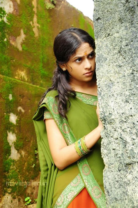 Telugu Actress Sri Divya In Saree Photo Gallery Hot Wallpapers 88660