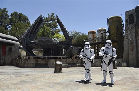 Disneyland Unveils New ‘star Wars Galaxys Edge Attraction