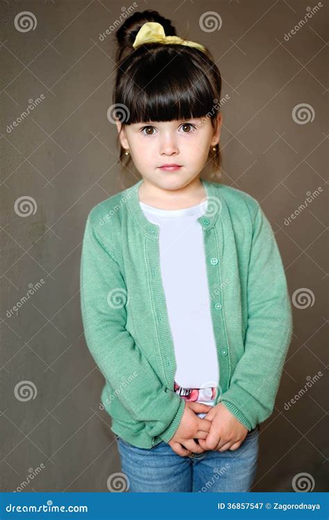 Retrato Da Menina Ao Ar Livre Imagem De Stock Imagem De Outono Pouco