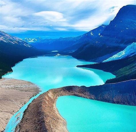 Berg Lake Lake In British Columbia Canada Berg Lake Is A Lake On The