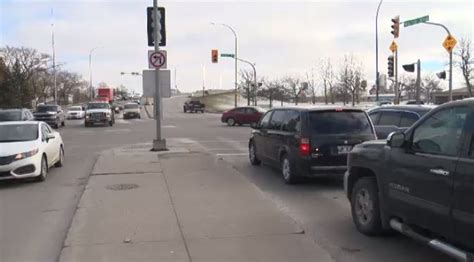 City Of Winnipeg Clears Snow Off Traffic Lights Ctv News