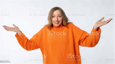 Confused Young Woman Spread Hands Sideways And Staring Frustrated Shrugging Shoulders Standing