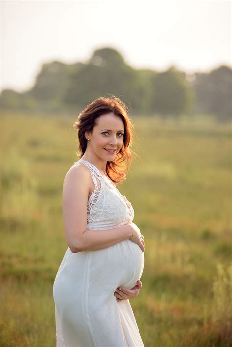 London Pregnancy Photographer Sunset Meadow Session Heather Neilson