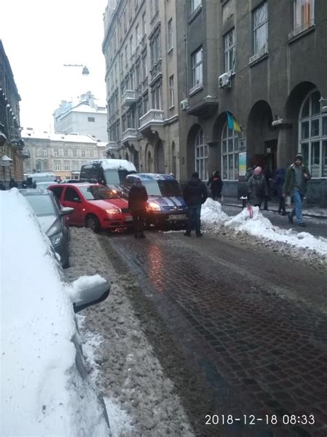 26 червня 2021 о 11:28. ДТП заблокувала рух транспорту львівською вулицею | Новини ...