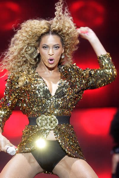 4:18 128 кбит/с 3.8 мб. Hot Shots:Beyonce Shimmers At Glastonbury (UPDATED ...