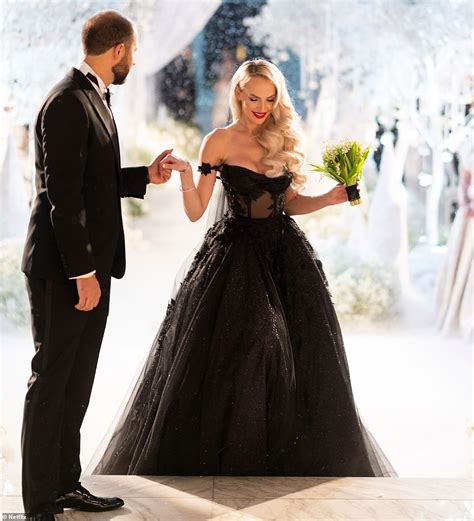 Https://favs.pics/wedding/christine Quinn Wedding Dress