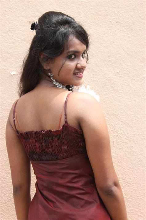 Desi Busty Bhabhi Sahana Sexy Naked Back Big Milk Tanks Show In