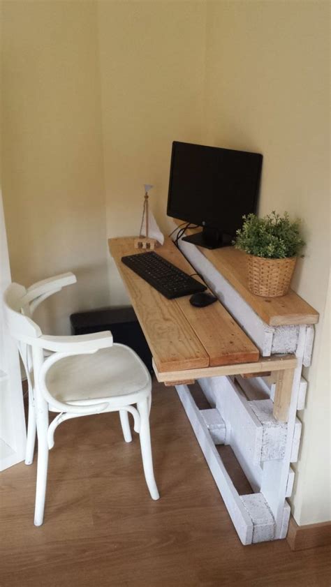 These free diy desk plans will give you everything you need to successfully build a desk for your office or any other space in your home where you need an area to work or create. 16 Practical DIY Desks For Your Home Office