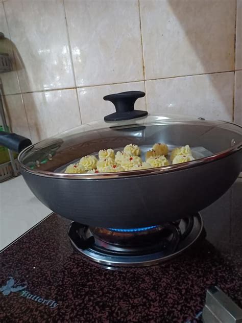 ( * campur kedua2 tepung dan diayak terlebih dahulu). Cara Buat Biskut Bunga Cina 3 Bahan. Tak Perlu Guna Oven ...