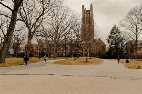 At Wellesley College Students Vote To Admit Trans Men The New York Times