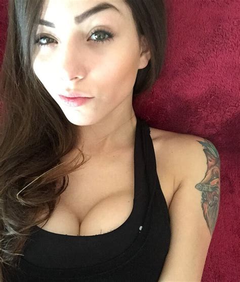 Hot Instagram Babe Melanie Pavola Rasta