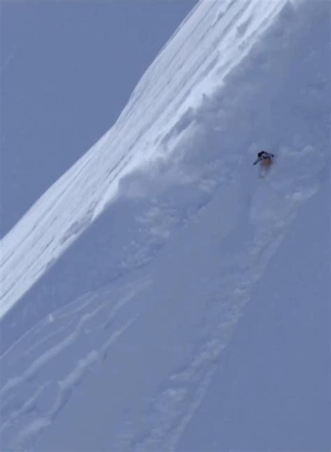 Snowboarder Narrowly Escapes Avalanche In Alaska While Sliding Downhill