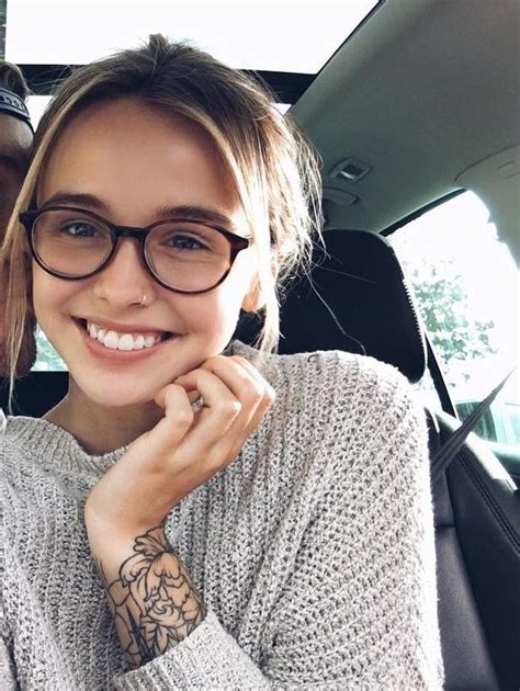 Pin By Carmenys On Glasses Cute Girl With Glasses Fashion Eye