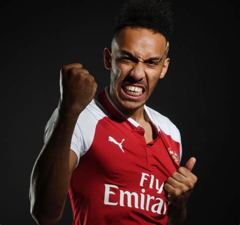 Attaquant a arsenal fc et. Official: Arsenal Sign Pierre-Emerick Aubameyang From ...