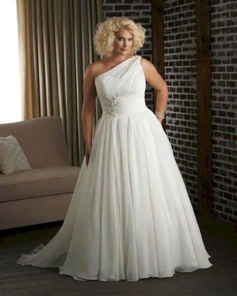 44 Beautiful Plus Size Winter Wedding Dress Ideas Plus Wedding