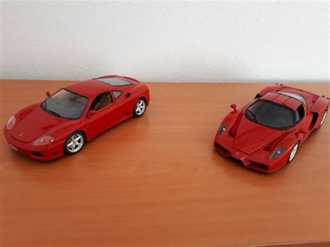 Prachtig model van hot wheels. Hot Wheels / Bburago - Scale 1/18 - Ferrari 360 Modena - Red & Ferrari Enzo - Red - Catawiki