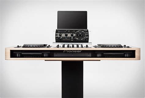 Stereo T Dj Workstation By Hoerboard