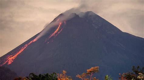 Indonesias Mount Merapi Spews Lava Cgtn