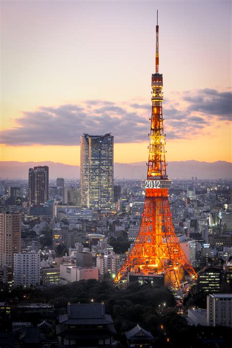 The Tokyo Tower is getting ready for the end of 2012… - Gritty Monkey