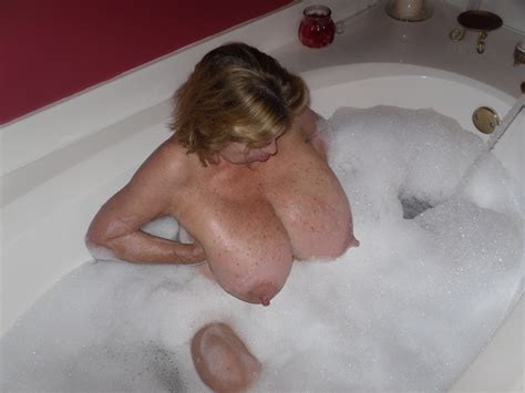 Busty Milf Nude Babess Tumblrviewer