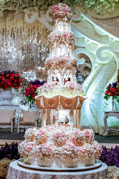 Tara and travis were married last summer. World's most extravagant wedding cakes for budget-busting ...