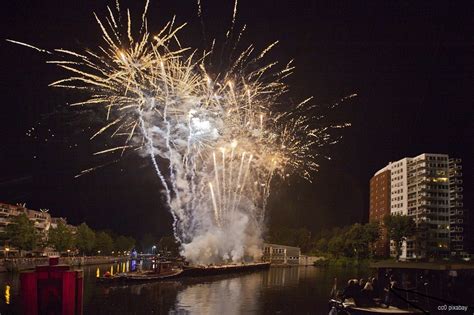 Met deze sneltesten kunnen mensen bij zichzelf thuis een. Wegen Corona: Niederlande verbieten Silvester-Feuerwerk - Freiburg Nachrichten
